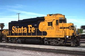 Diapositiva originale: ATSF Santa Fe GP30u 2755 a Needles, CA - Foto 1 di 1