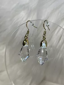 NYE Crystal Glass Dangle Drop Earrings Gold Tone FAST SHIPPING - Picture 1 of 8