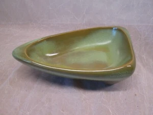 FRANKOMA Pottery Prairie Green TRIANGLE 232 Mid Century Modern Freeform Bowl - Picture 1 of 9