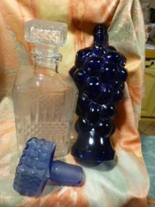 Konvolut=die alten Glaskaraffen +blauer Deckel geschenkt  - Bild 1 von 5