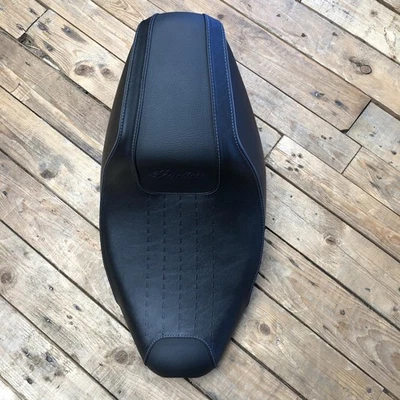 Asiento Indian Sport Chief Solo en vinilo negro Foto 1 de 4
