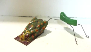 Vintage Toy: Grasshopper "jumper" (50s) and Frog Metal Clicker(40s) - Picture 1 of 3