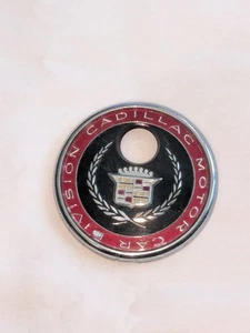 Vintage 1990's CADILLAC MOTOR CAR Trunk Key Emblem Crest OEM 25636490 / 25636491 - Picture 1 of 8