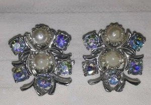 Vintage hellblau AB Strass Kunstperlen silberfarben Cluster Clip Ohrringe Reparatur? - Bild 1 von 9