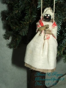 FOLK ART AMERICANA ANTIQUE STYLE CHRISTMAS TREE ORNAMENT - Picture 1 of 4