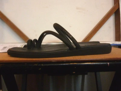 CROCS  BLACK "MIAMI" TOE LOOP SANDAL      WOMENS   Sz. 9    NWOB - Image 1 of 4