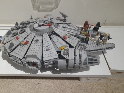 LEGO 7965 Star Wars Millennium Falcon Complete Set with Instructions Used - image 1 of 4