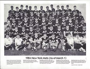 Foto de equipo vintage de los Mets de Nueva York en blanco y negro marzo de 1984 con autógrafos reimpresos en la parte posterior - Imagen 1 de 2
