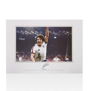 Kevin Keegan Signed England Photo - England vs Scotland 1979 Autograph - Picture 1 of 1