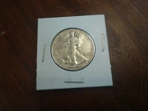 1942 P LIBERTY Half Dollar. GET THE ONE IN THE PICTURE, Free Shipping(DW-7-134) - Imagen 1 de 3