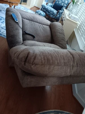 Lazy Boy Electric Recliner - Image 1 of 4
