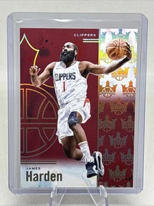 2024-25 Panini Court Kings - James Harden #82 Borgogna /125 Clippers FHOF NM - Foto 1 di 3