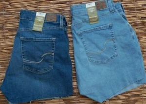 LEVI STRAUSS "SIGNATURE" WOMENS HIGH-RISE STRETCH DENIM 3" INSEAM SHORTS NEW - Picture 1 of 8