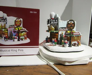 Enchanted Forest LEMAX Musical King Pins/Boss Hog Barbeque Village LED Lighted - Picture 1 of 12