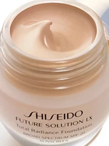 Shiseido Future Solution LX Total Radiance Foundation SPF 20 travel size B60 R4 - Picture 1 of 8