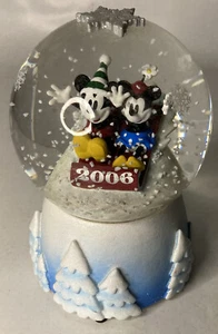 The Disney Store Mickey & Minnie 5"" Schneekugelschlitten - datiert 2006 - Bild 1 von 5