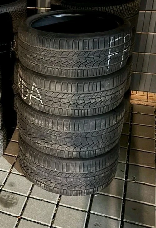 1 Satz Porsche Carrera 911 992 Continental Winterreifen 245/35 R20 - 295/30 R21 - Bild 1 von 1