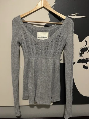 Suéter de malha cinza Y2K Abercrombie Babydoll - Imagem 1 de 4