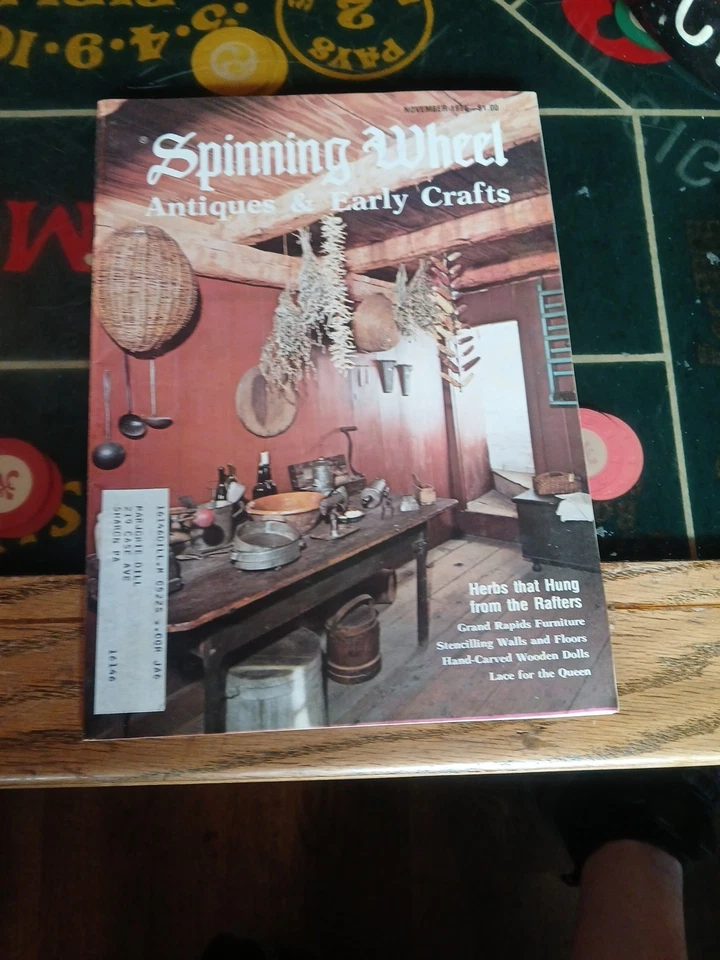 Spinning Wheel  Antiques & Early Craft - Vintage  Magazine  Vintage Nov 1975 Foto 1 de 4