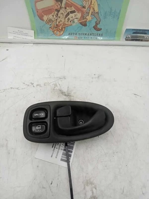 LH 1996-2002 Saturn S-Series USED OEM Door Handle Left Front Driver - Image 1 of 3