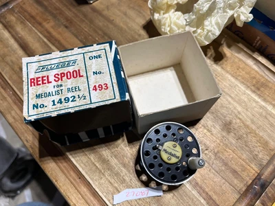 Pflueger Medalist 1492 1/2  fly fishing reel (spool only)(27087) - Image 1 of 4