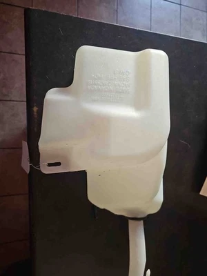 Botella lavadora 13 14 15 16 17 18 19 CADILLAC XTS Foto 1 de 4