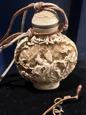 Botella de tabaco china tallada a mano vintage, firmada Foto 1 de 4