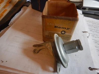NOS 59 60 STUDEBAKER 170 6 CYL VACUUM ADVANCE POD 1549144 LARK TRUCK DELCO  - Image 1 of 4