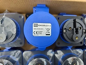Mk 9433blu 32A 3 Pin 230v Panel Socket. Ceeform ( See other For Job Lots) - Picture 1 of 6