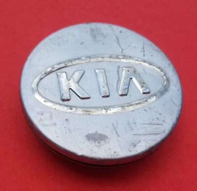 KIA SOUL SPECTRA SPORTAGE (1) TAPACUBOS DE LLANTA TAPA CENTRAL ENCHUFE USADO OEM C7 Foto 1 de 3