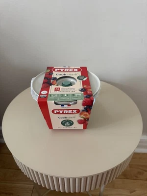 Pyrex Cook and Save Round Glass Storage Bowl 1.1L Medium size brand new  - Image 1 of 3