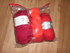 ~~~ DESTASH 4 verschiedene Knäuel und Fasern aus rotem Garn - Bild 1 von 3