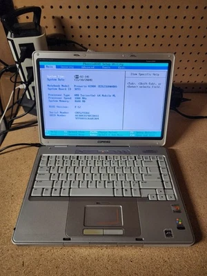 Portátil Compaq Presario V2000 AMD Turion 64 móvil 1,8 GHz 4 GB de RAM sin HDD/OS Foto 1 de 4