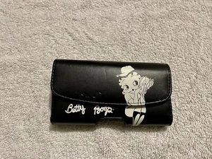 Estuche de transporte plegable para teléfono Betty Boop blanco y negro con clip - Imagen 1 de 3