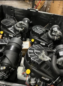 Briggs & Stratton 49E877-0001-G1 28HP 810cc Engine Vanguard EFI Vertical Shaft - Picture 1 of 10