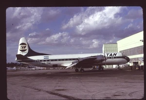 Diapositiva aérea original 35 mm TAN Airlines Electra HR-TNL - Imagen 1 de 1