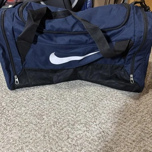 Nike Duffel Duffle Gym Bag Navy Black Shoulder Strap Swoosh Logo Travel - Picture 1 of 12