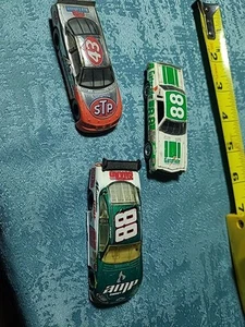 THREE VINTAGE TOY CARS NO. 89 GATORADE, NO. 88 NATIONAL GUARD, 43 RED LOBSTER - Picture 1 of 20