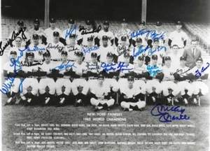 1962 New York Yankees Autographed 8x10 Team Photo (25) Mantle,Berra PSA Letter - Picture 1 of 2
