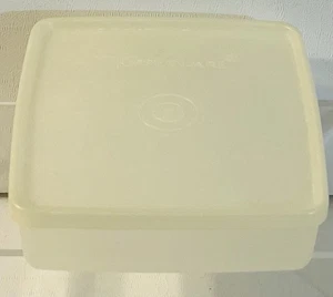 TUPPERWARE Vintage Square Sandwich Keeper Containers Clear Seal 670 - Picture 1 of 4