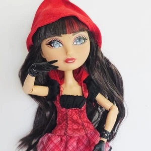 Ever After High Cerise Hood Doll con abito e stivali originali con cappuccio rosso - 1236 - Foto 1 di 8