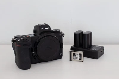 Nikon Z6 mit Zubehörpaket - unter 2.500 Auslösungen - Bild 1 von 4