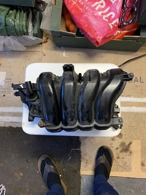 Colector de entrada del motor Toyota Yaris 2009 1,3 1NR Foto 1 de 4