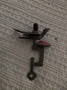 Antique Vctorian Sewing Bird Pin Cushion & Spring Jaws Clamps to Sewing Machine - Picture 1 of 4