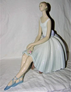 Collezione Lladro Utopia ELEGANTE BALLERINA #8243 in scatola originale - Foto 1 di 8