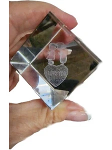 3D Laser Etched Crystal Glass Paperweight Heart Imprinted I Love You + 2 Kissing - Picture 1 of 7