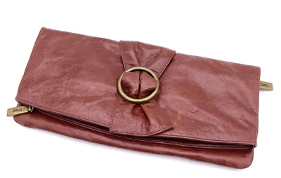 Bolso sin asas Hobo International de cuero genuino marrón forro de cachemira bolsillos con cremallera Foto 1 de 4