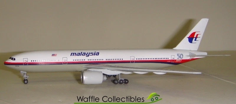 Модель самолета 1:400 Dragon Wings Malaysia B 777-200 9M-MRA 3174 55027 - Изображение 1 из 1