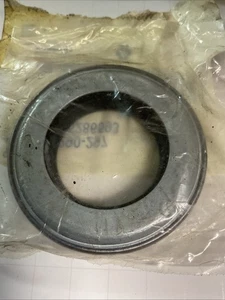 NEW GM OEM FRONT- AXLE SEALS- GENERAL MOTORS GMC 15286593 - Picture 1 of 2