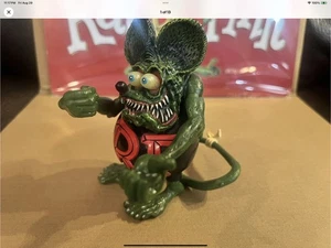 "UNA FIGURA DE 4,5"" RAT FINK ED BIG DADDY ROTH NEGRA/ROJA CON JUNTAS MÓVILES" - Imagen 1 de 3